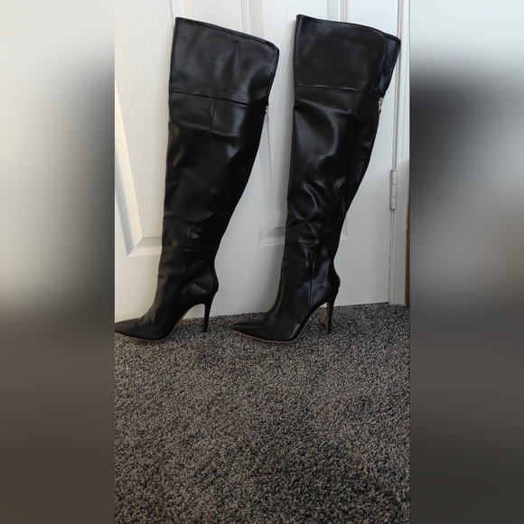 NWOT Elegant Black Thigh-High Women's Boots, Size 41 (9) - Picture 1 of 5